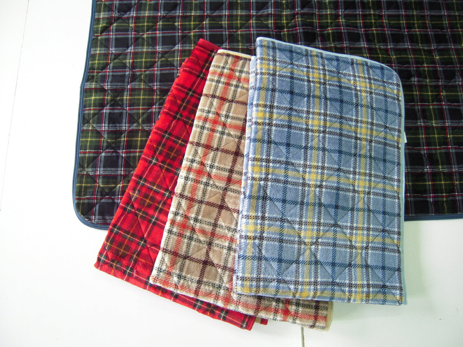 起毛マルチカバー/クロス 190×240cm 長方形 キルティング (ソファー/ベッド/敷きパッド/こたつ布団等のカバーに)【格子柄:赤 ベージュ ブルー グリーン】【無地:ブラウン アイボリー】