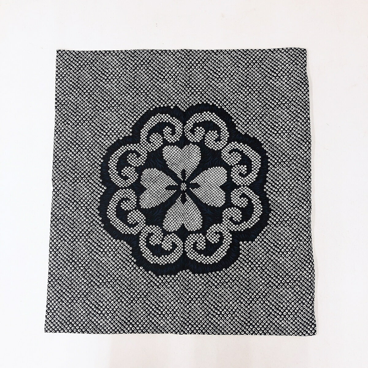 日本製座布団カバー 55×59cm和調絞り花綿100%zw55-5(レッド/紺)