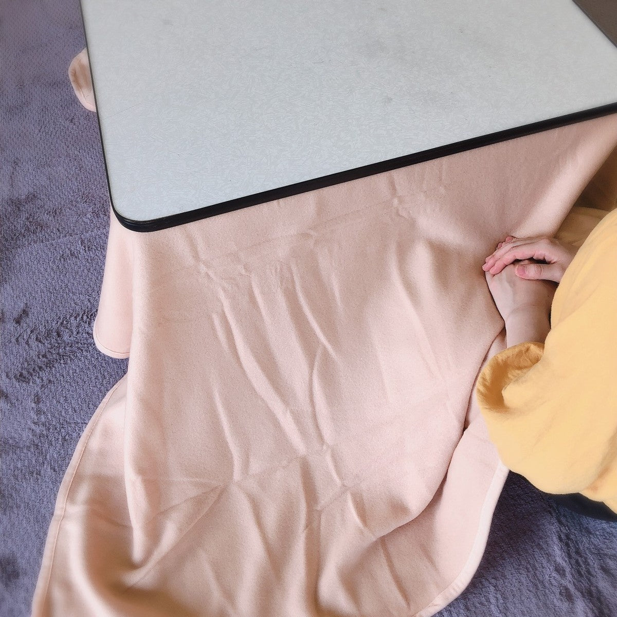 こたつ中掛け毛布（ボリュームタイプ ） 正方形190×190cm シンプルカラー 無地 ベージュ/ピンク